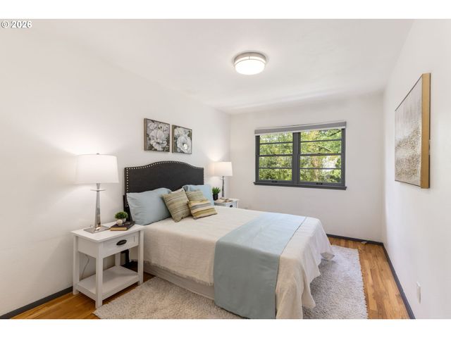 6811 Ne BROADWAY, Portland, OR 97213