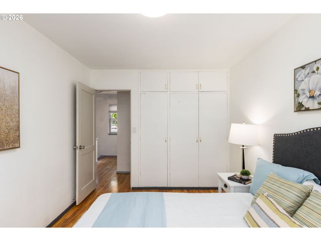 6811 Ne BROADWAY, Portland, OR 97213