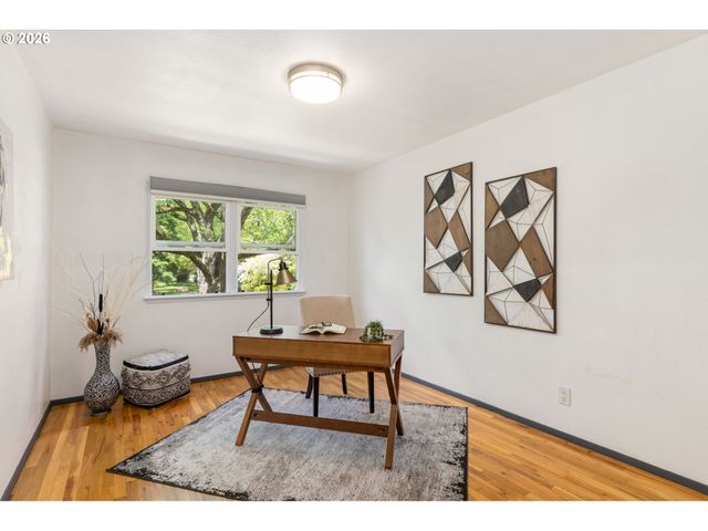 6811 Ne BROADWAY, Portland, OR 97213