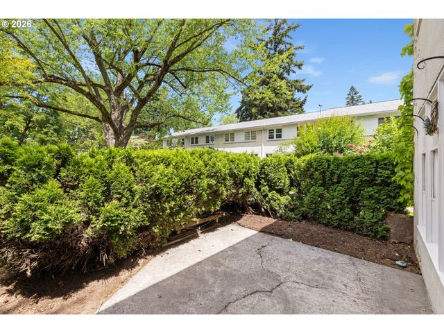6811 Ne BROADWAY, Portland, OR 97213