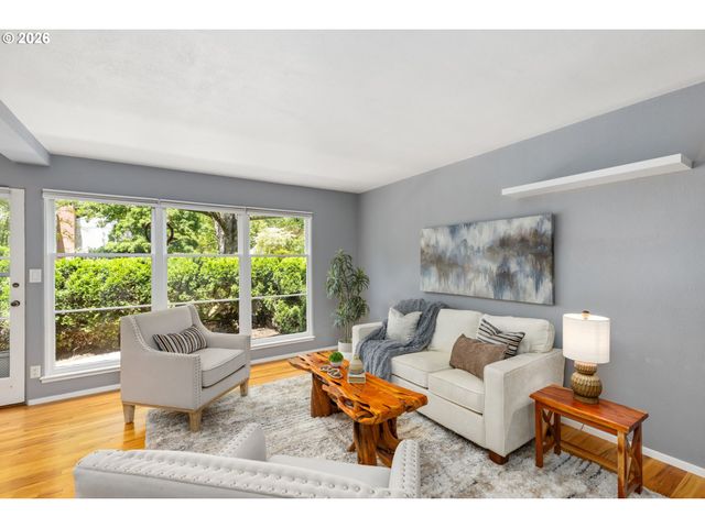 6811 Ne BROADWAY, Portland, OR 97213