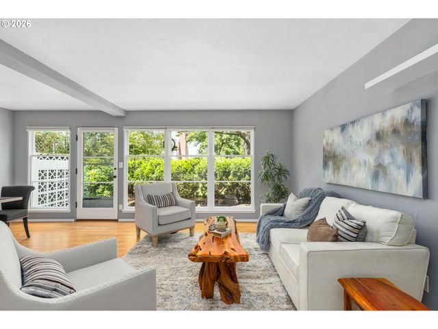 6811 Ne BROADWAY, Portland, OR 97213