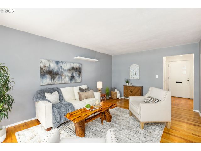 6811 Ne BROADWAY, Portland, OR 97213