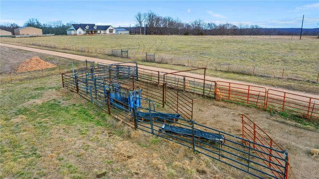 17080 Lonnie Graggs Road, Lincoln, AR 72744