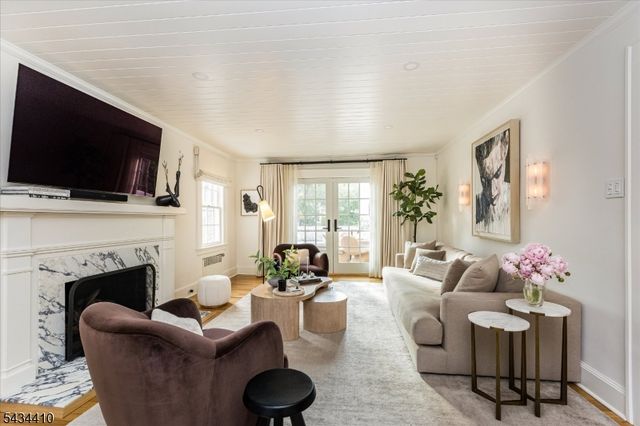 39 Kendal Ave, Maplewood Twp., NJ 07040