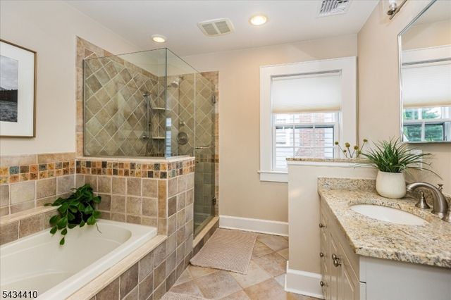 39 Kendal Ave, Maplewood Twp., NJ 07040