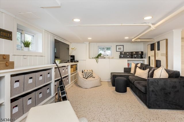 39 Kendal Ave, Maplewood Twp., NJ 07040
