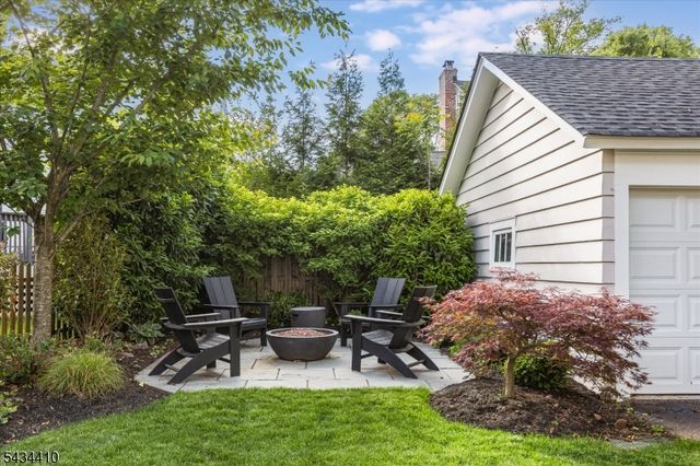 39 Kendal Ave, Maplewood Twp., NJ 07040