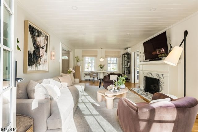 39 Kendal Ave, Maplewood Twp., NJ 07040