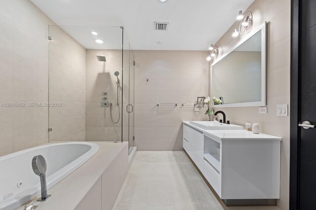 1425 Brickell Ave 42E, Miami, FL 33131
