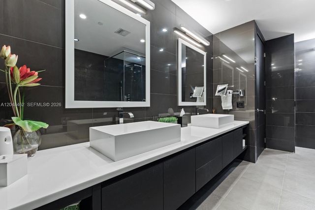 1425 Brickell Ave 42E, Miami, FL 33131