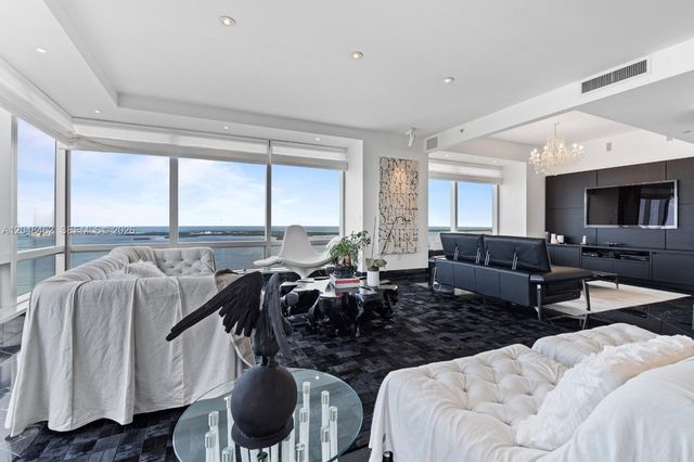 1425 Brickell Ave 42E, Miami, FL 33131