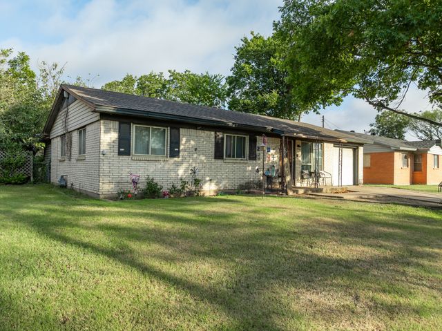 4312 Greenbriar Drive, Bellmead, TX 76705