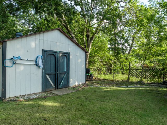 4312 Greenbriar Drive, Bellmead, TX 76705