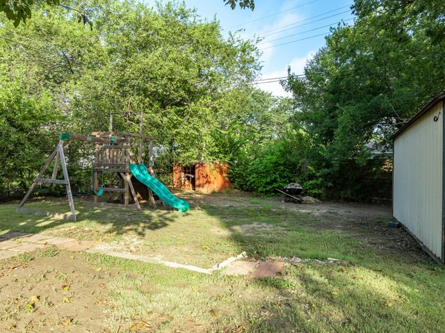 4312 Greenbriar Drive, Bellmead, TX 76705