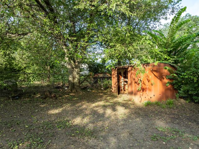 4312 Greenbriar Drive, Bellmead, TX 76705