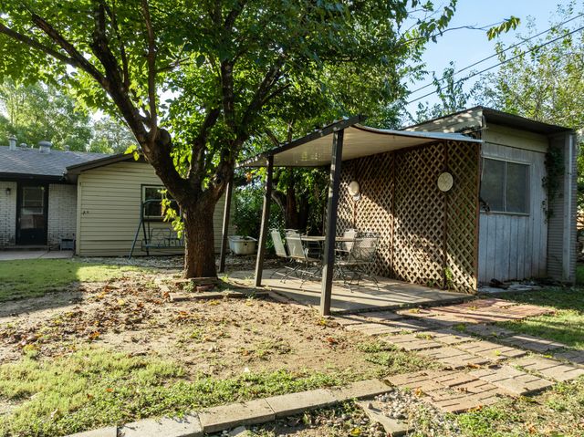 4312 Greenbriar Drive, Bellmead, TX 76705