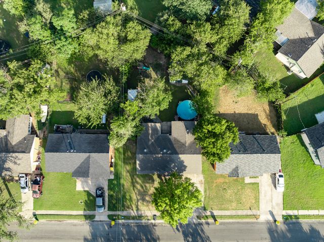 4312 Greenbriar Drive, Bellmead, TX 76705