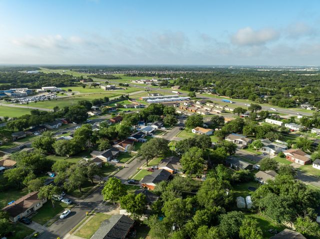 4312 Greenbriar Drive, Bellmead, TX 76705