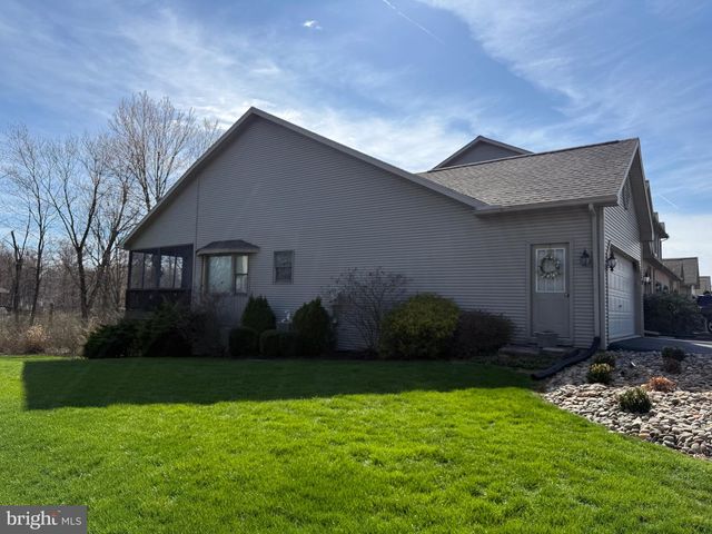 6401 WHISPER WOOD LN, Harrisburg, PA 17112