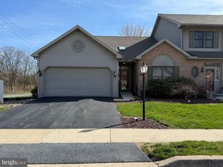 6401 WHISPER WOOD LN, Harrisburg, PA 17112