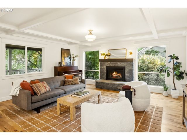 2620 Sw TEXAS St, Portland, OR 97219