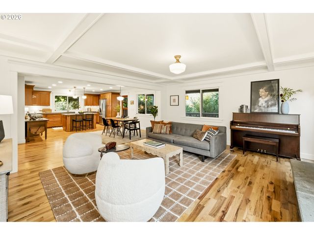 2620 Sw TEXAS St, Portland, OR 97219
