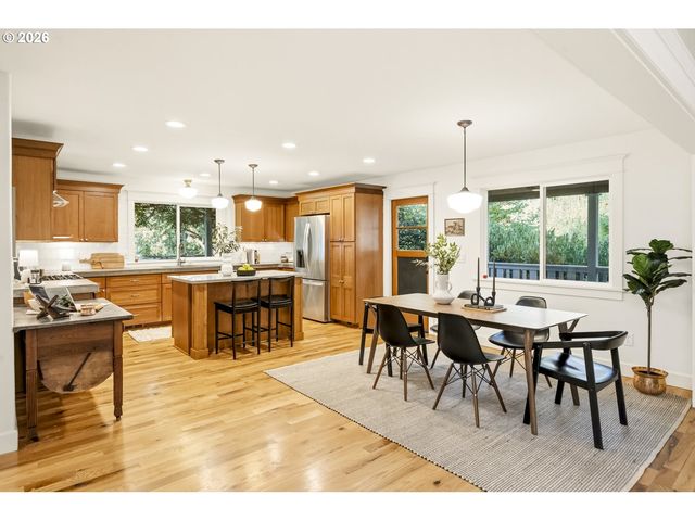 2620 Sw TEXAS St, Portland, OR 97219