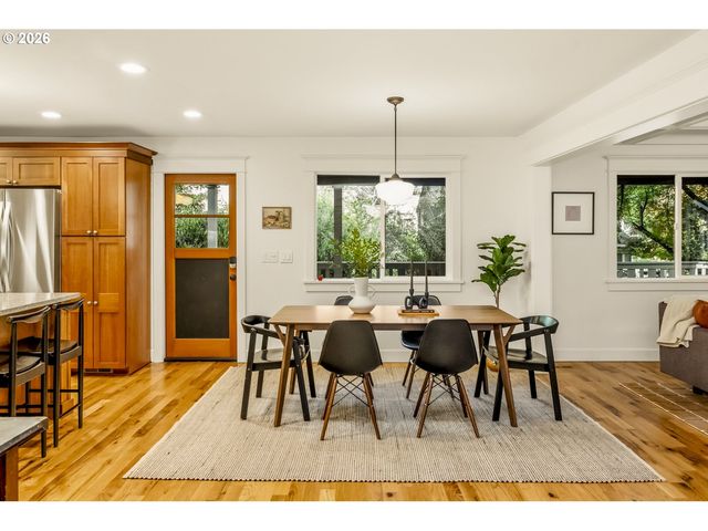 2620 Sw TEXAS St, Portland, OR 97219