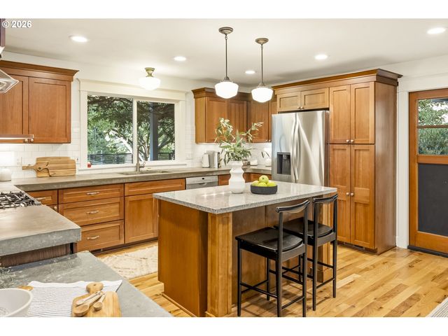 2620 Sw TEXAS St, Portland, OR 97219