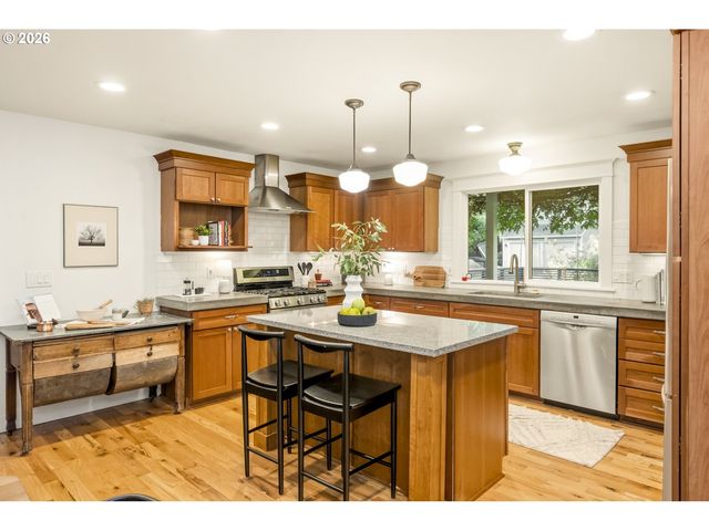 2620 Sw TEXAS St, Portland, OR 97219