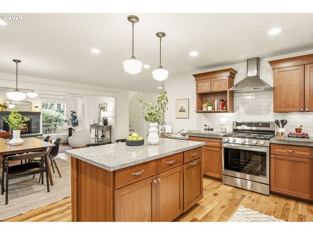 2620 Sw TEXAS St, Portland, OR 97219