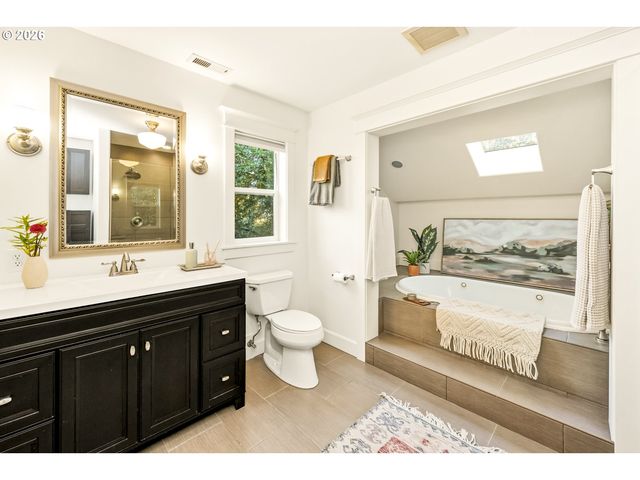 2620 Sw TEXAS St, Portland, OR 97219