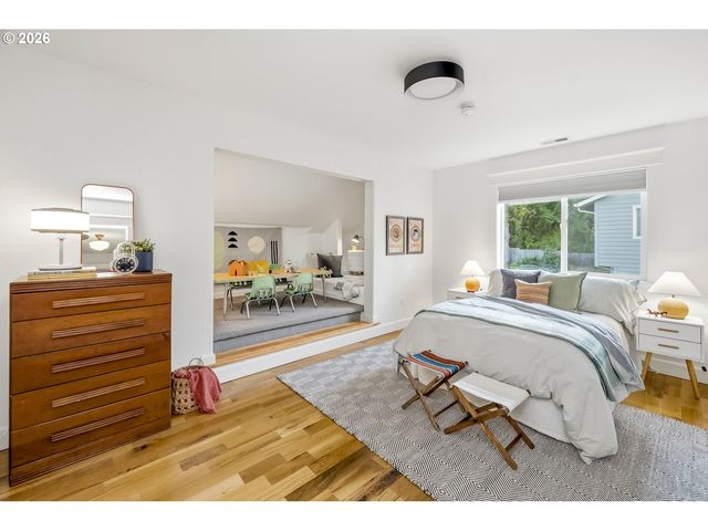 2620 Sw TEXAS St, Portland, OR 97219