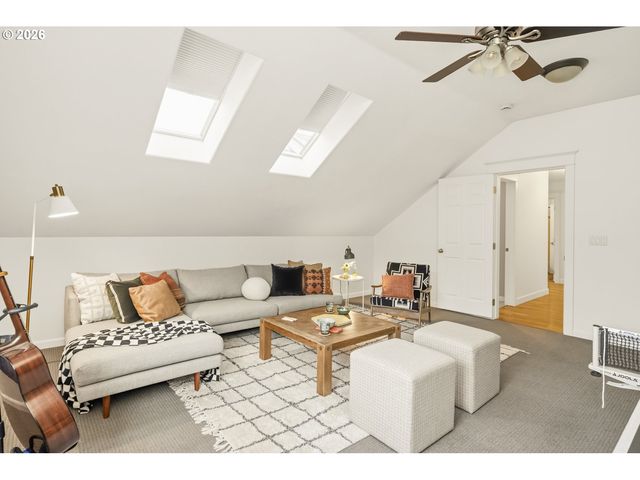 2620 Sw TEXAS St, Portland, OR 97219