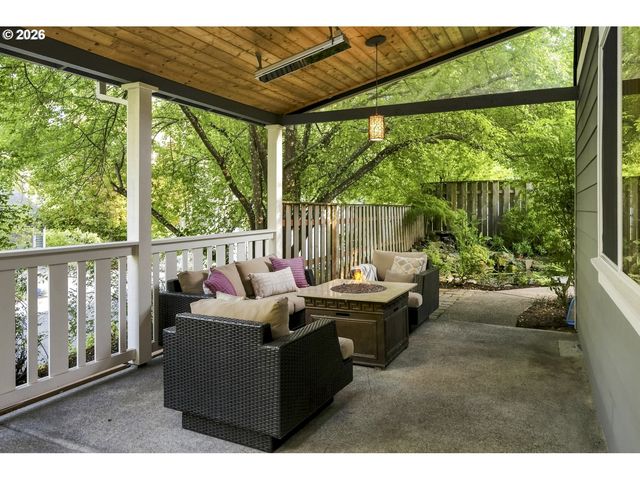 2620 Sw TEXAS St, Portland, OR 97219