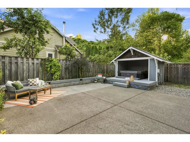 2620 Sw TEXAS St, Portland, OR 97219