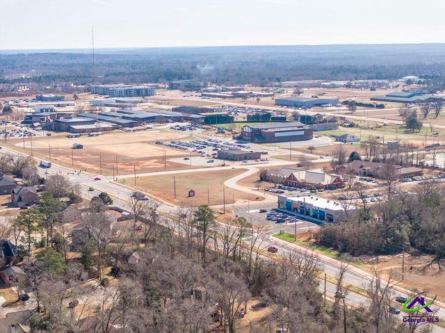 208 Twelve Oaks Drive, Warner Robins, GA 31088