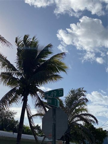 170 NW 49th St, Miami, FL 33127