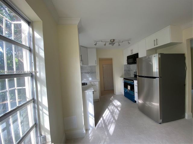 170 NW 49th St, Miami, FL 33127