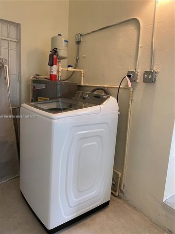 170 NW 49th St, Miami, FL 33127