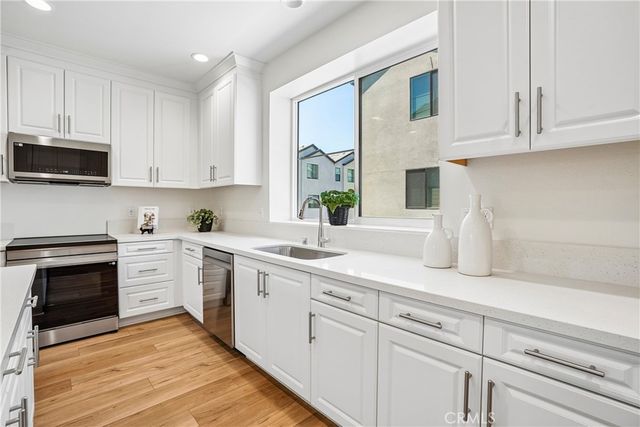 5876 Linden Ave Avenue 6, Long Beach, CA 90805