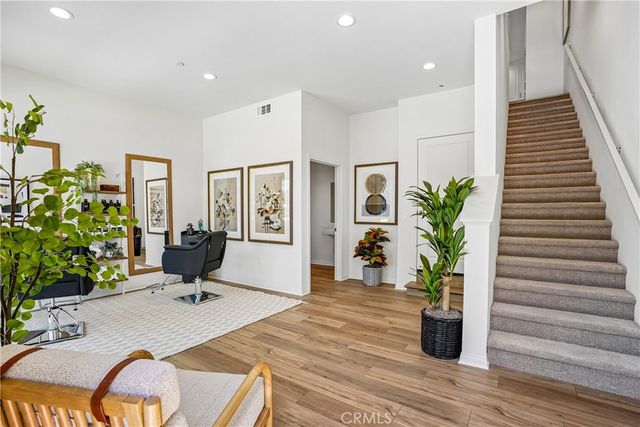 5876 Linden Ave Avenue 6, Long Beach, CA 90805