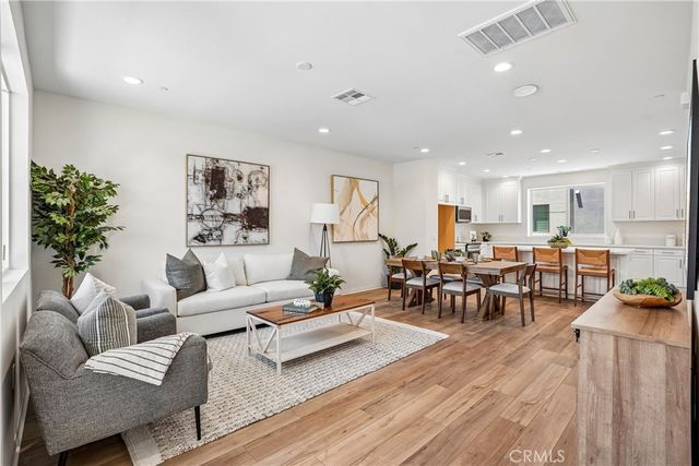 5876 Linden Ave Avenue 6, Long Beach, CA 90805