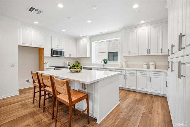 5876 Linden Ave Avenue 6, Long Beach, CA 90805