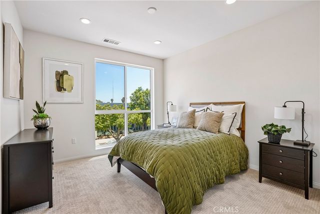 5876 Linden Ave Avenue 6, Long Beach, CA 90805