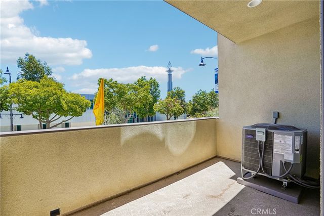5876 Linden Ave Avenue 6, Long Beach, CA 90805