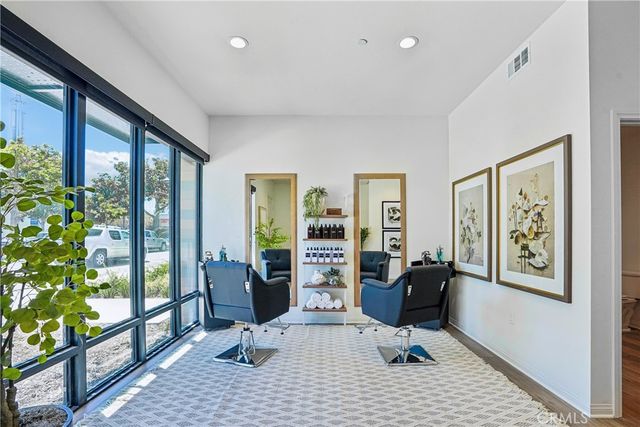 5876 Linden Ave Avenue 6, Long Beach, CA 90805