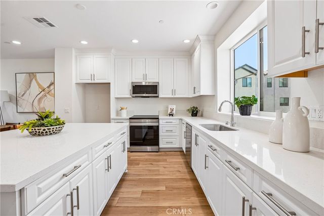 5876 Linden Ave Avenue 6, Long Beach, CA 90805
