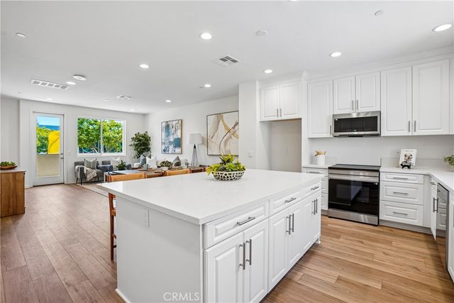5876 Linden Ave Avenue 6, Long Beach, CA 90805